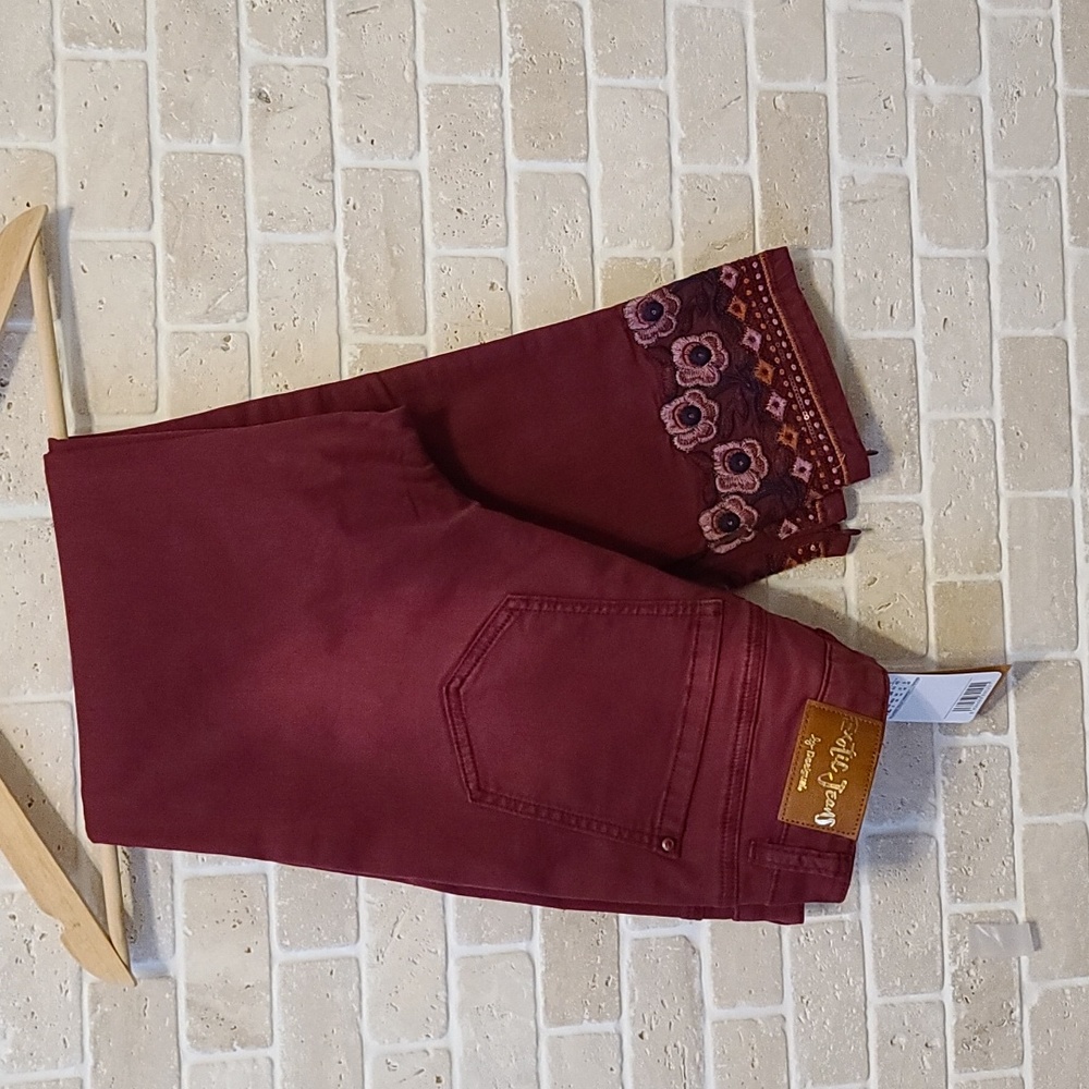 Desigual Women's Burgundy Embroidery Skinny Cropped Pants (Sz 8)